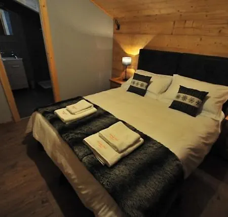 Mustang Chalet Hotel *